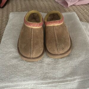 Kids Tasman Ugg Slippers size 10